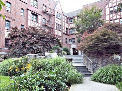 apt-c1-604 Tompkins Ave, Mamaroneck, NY, 10543-3727 | Card Image