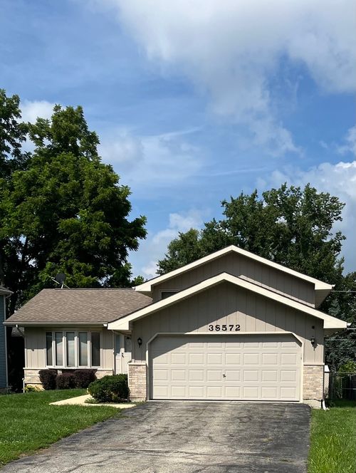 3S572 Haylett Ave, Warrenville, IL, 60555-3223 | Card Image