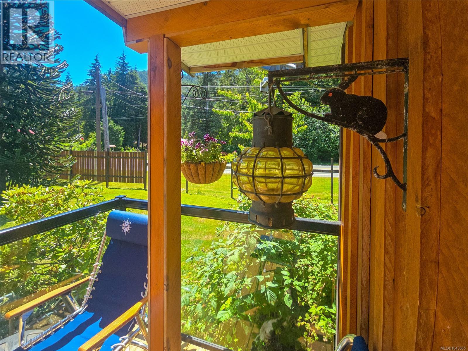 Residential in Sayward 3