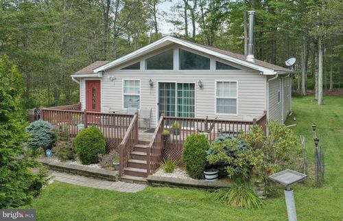 1026 Seven Nations Dr, Tobyhanna, PA, 18466-7902 | Card Image