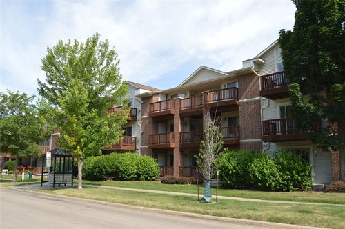 454 Westside Dr, Iowa City, IA, 52246-4316 | Card Image