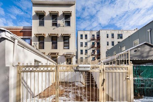 877 Hornaday Pl, Bronx, NY, 10460-1736 | Card Image