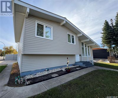 3 Rosefield Dr, House other with 3 bedrooms, 2 bathrooms and null parking in Yorkton SK | Image 2