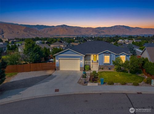 154 S Meadowbrook Ln, East Wenatchee, WA, 98802-3103 | Card Image