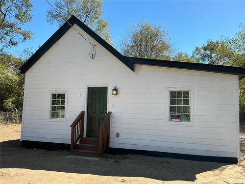 1 Sargent Farmer St, Newnan, GA, 30263-3832 | Card Image