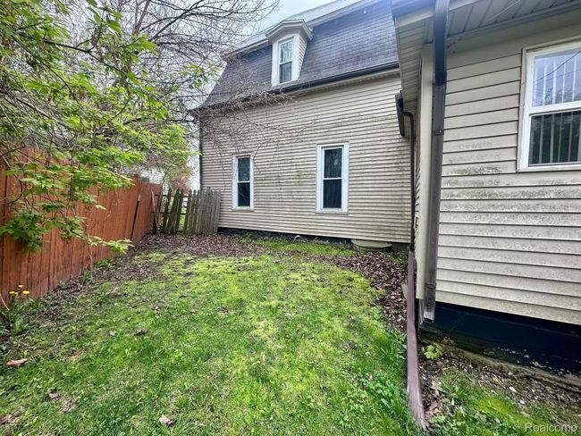 1 1 St St, House other with 3 bedrooms, 1 bathrooms and null parking in Yale MI | Image 35