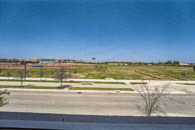 NO neighbors across the street! | Image 28