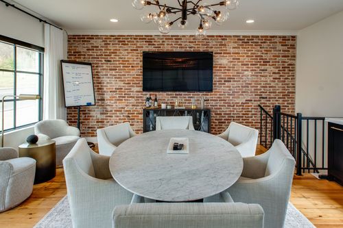 1704 8th Ave S, Nashville, TN, 37203-5043 | Card Image