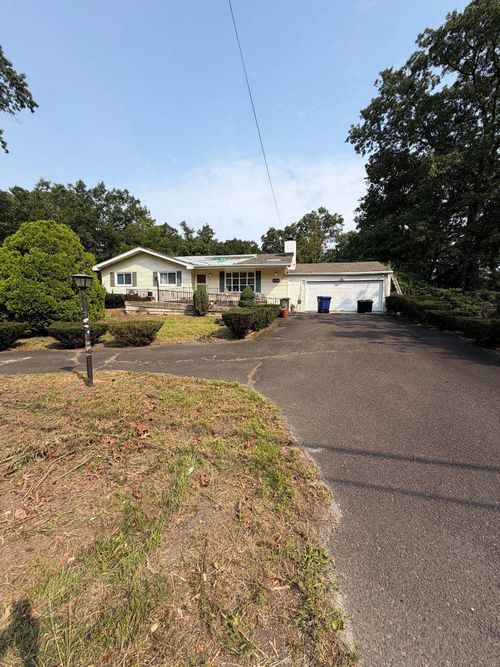 635 Lakehurst Rd, Browns Mills, NJ, 08015-6909 | Card Image