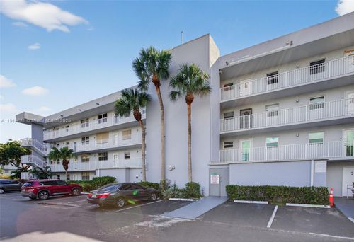 2c-115 Royal Park Dr, Oakland Park, FL, 33309-5845 | Card Image