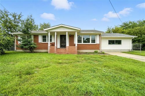 3 Ross Ct, Portsmouth, VA, 23701-3825 | Card Image