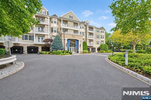 175 Rochelle Ave, Rochelle Park, NJ, 07662-4107 | Card Image