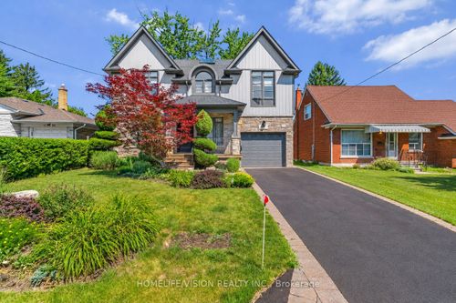 80 N Heights Rd, Etobicoke, ON, M9B2T8 | Card Image
