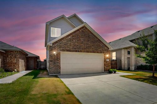 237 Mckenna Ct, Grand Prairie, TX, 75051-3952 | Card Image