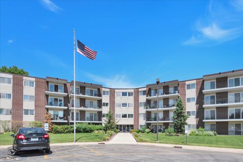 33a-5540 Walnut Ave, Downers Grove, IL, 60515-4135 | Card Image