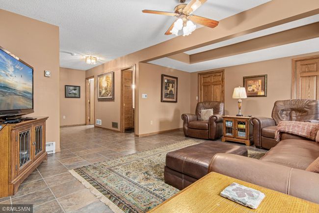 Family Room | Image 18