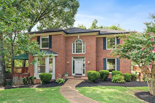 61 Ravenwood Hills Cir, Nashville, TN, 37215-6167 | Card Image