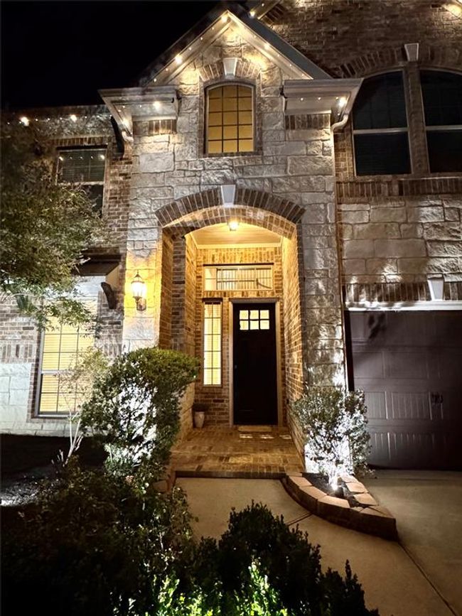 Front of house at night with permanent accent lighting | Image 39