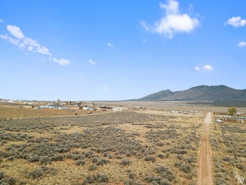 112 S Deeter Dr, La Sal, UT, 84530-7717 | Card Image