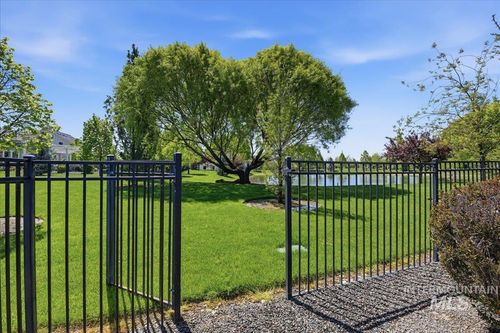5071 W Frenchglen Dr, Eagle, ID, 83616-7525 | Card Image
