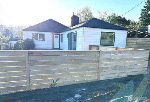 1406 Shattuck Ave S, Renton, WA, 98055-3326 | Card Image