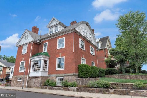 95 N Broad St, DOYLESTOWN, PA, 18901-3743 | Card Image