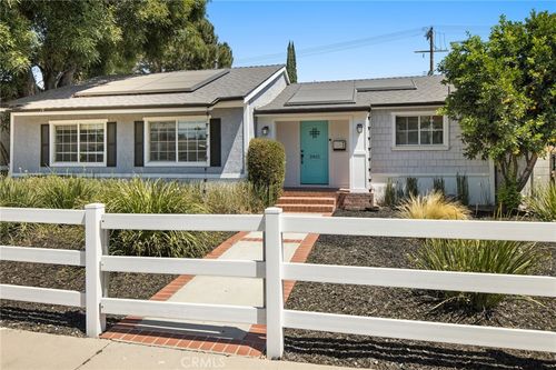19115 Friar St, Tarzana, CA, 91335-6709 | Card Image