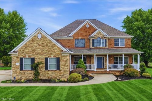 317 E Edinburgh Dr, Highland Heights, OH, 44143-3800 | Card Image
