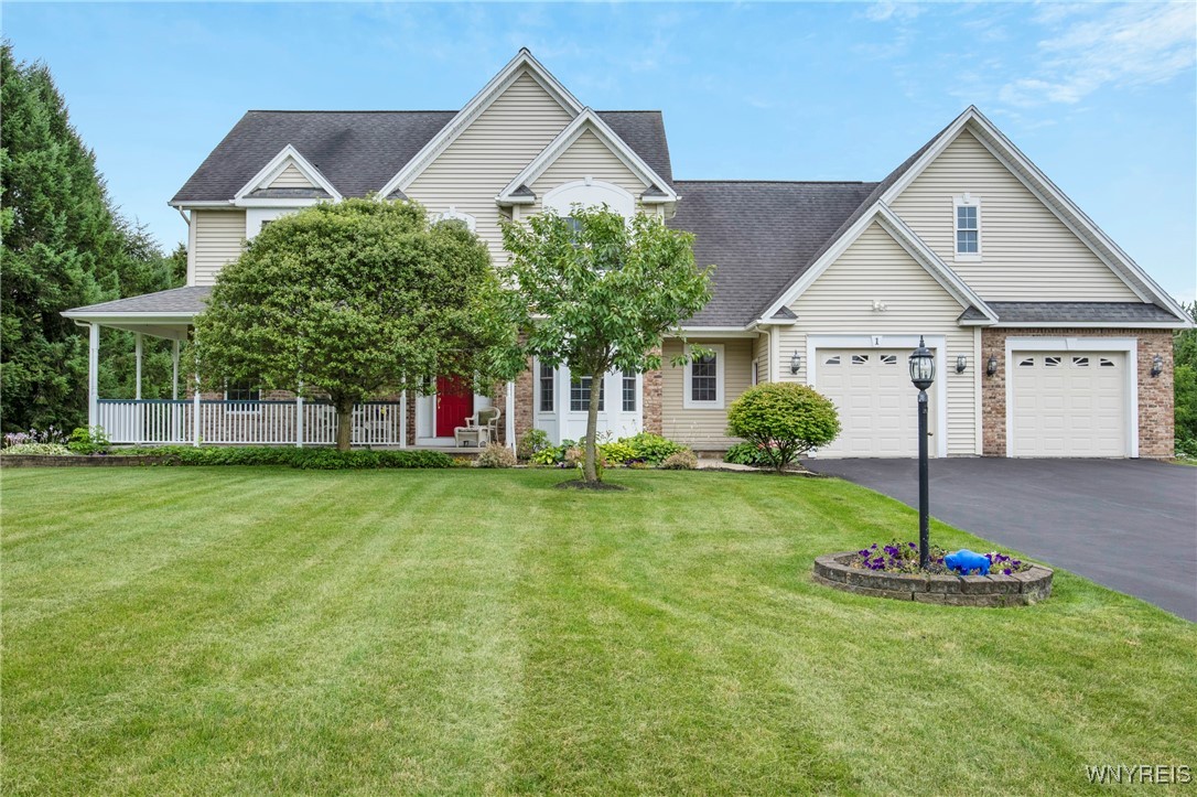 Royale Dr, Fairport, NY 14450