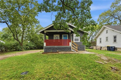 8412 Flora Ave, Kansas City, MO, 64131-2604 | Card Image