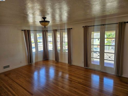 1465 Ohio St, Vallejo, CA, 94590-5355 | Card Image