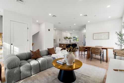 16-16 Elm St, Newton, MA, 02465-1806 | Card Image