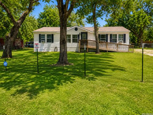22950 Fawn Trail Dr, Elmendorf, TX, 78112-6001 | Card Image