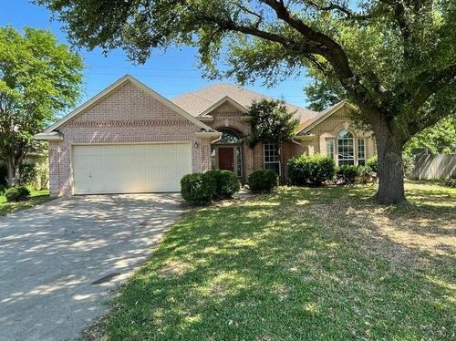 492 Shade Tree Cir, Hurst, TX, 76054-2942 | Card Image