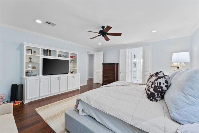 Custom built-in shelves in the primary | Image 16