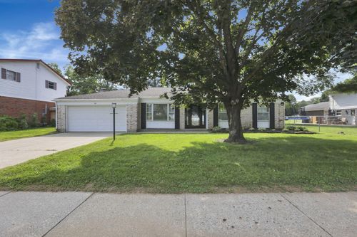 661 Robin Ln, Newark, OH, 43055-4567 | Card Image