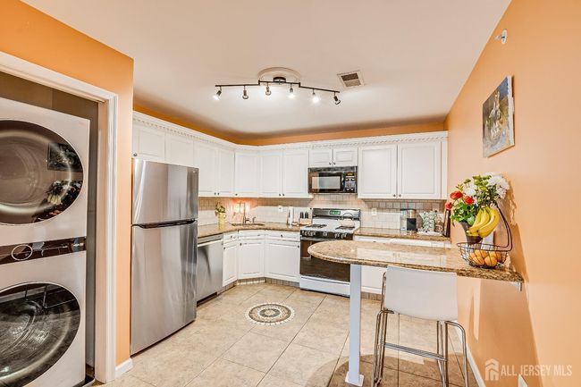 52 Central Square Park, Townhouse with 2 bedrooms, 2 bathrooms and null parking in Metuchen NJ | Image 23