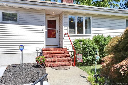 96 Collyer Ave, New City, NY, 10956-3152 | Card Image