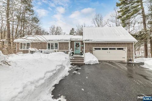 87 Fairlawn Dr, Hewitt, NJ, 07421-1115 | Card Image