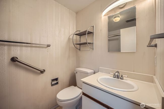 Primary bathroom, angle 1 | Image 26
