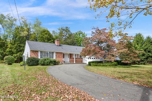 8 Clydesdale Dr, Pittsfield, MA, 01201-7121 | Card Image