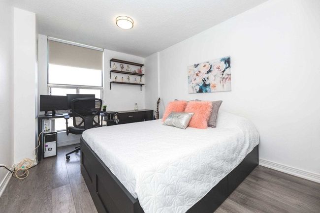1404 - 25 Kensington Rd, Condo with 2 bedrooms, 1 bathrooms and 1 parking in Brampton ON | Image 15