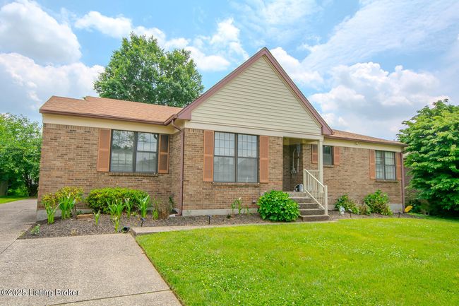 9010 Green Garden Ct, House other with 3 bedrooms, 2 bathrooms and null parking in Louisville KY | Image 5