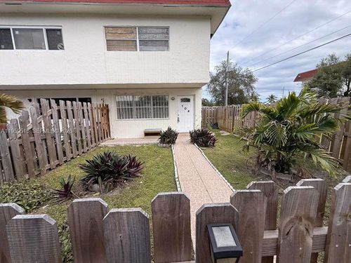 apt-104-1520 Ne 151st St, North Miami Beach, FL, 33162-5953 | Card Image