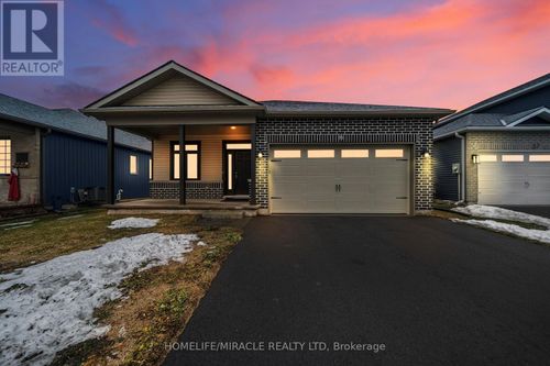 35 Allen Street, Prince Edward County (Picton Ward), ON, K0K2T0 | Card Image