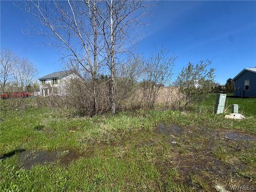 7502 Congressional Dr, Lockport, NY, 14094-9071 | Card Image