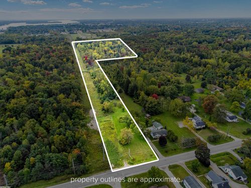 3605 Ravenswood Rd, Marysville, MI, 48040-1119 | Card Image