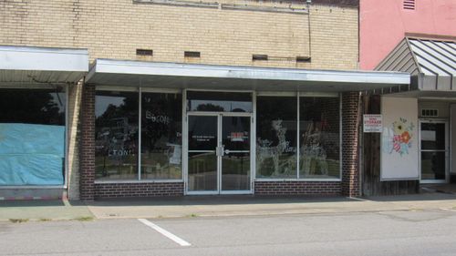 109 S Main St, England, AR, 72046-1851 | Card Image