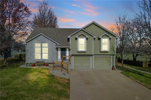 2520 Ne Horseshoe Drive, Lee's Summit, MO, 64086 | Card Image