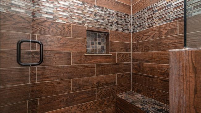 Spacious shower with seat | Image 20
